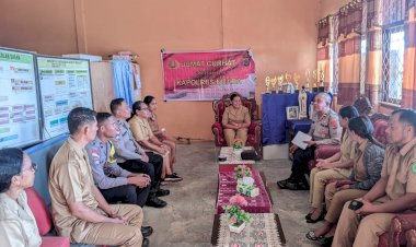 Perkuat-Kemitraan-Polri-dan-Masyarakat,-Sat-Binmas-Polres-Ngada-Gelar-Jumat-Curhat-di-SDI-Tarawali