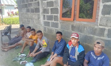 Guna-menjaga-situasi-Kamtibmas-yang-aman-dan-Kondusif,-Bhabinkamtibmas-Desa-Tarawali-Intensifkan-Patroli-dan-Sambang