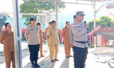 Tanamkan-Karakter-dan-Cinta-Tanah-Air,-Kasat-Binmas-Polres-Ngada-Pimpin-Upacara-Bendera-di-SDI-Lebijaga