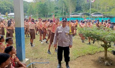 Bhabinkamtibmas-Desa-Rakateda-I-Hadiri-Penutupan-PERJUSAMI-SMP-se-Golewa-Raya,-Sampaikan-Pesan-Kamtibmas-kepada-Generasi-Muda‎