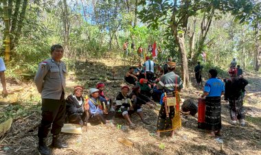 Dukung-kelestarian-Adat-Ngada,-Bhabinkamtitmas-Polres-Ngada-Amankan-Prosesi-Mgadhu