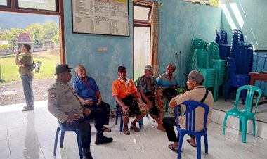 Bhabinkamtibmas-Polsek-Aimere-Perkuat-Kemitraan-dengan-Warga-Melalui-Patroli-Sambang-dan-Himbauan-Kamtibmas.