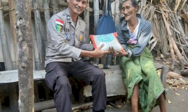 Jumat-Berkah,-Sidokkes-Polres-Ngada-Salurkan-Bantuan-kepada-Warga-di-Desa-Waesae