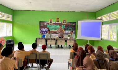 Penyuluhan-Kamtibmas-Warnai-MATAMUDA-MTs-Negeri-Ngada,-Polsek-Riung-Bekali-Pelajar-dengan-Edukasi-Anti-Bullying-dan-Bahaya-Narkoba
