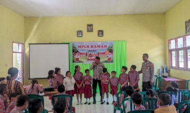 BHABINKAMTIBMAS-KELURAHAN-BAJAWA-MEMBERIKAN-EDUKASI-KAMTIBMAS-KEPADA-SISWA-SDI-BAJAWA-DALAM-RANGKA-MPLS