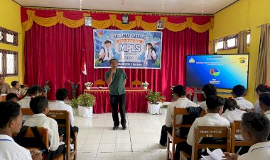 POLRES-NGADA-BERIKAN-PENYULUHAN-PENCEGAHAN-PENYALAHGUNAAN-NARKOBA-DAN-MIRAS-ILEGAL-KEPADA-PELAJAR-SMAN-2-BAJAWA