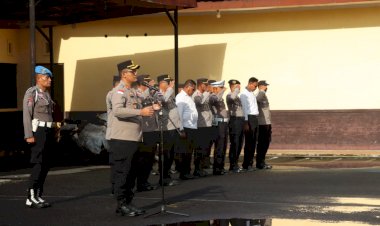 Kapolres-Ngada-Pimpin-Apel-Pagi-dan-Jam-Pimpinan,-Tekankan-Profesionalisme-dan-Soliditas-Personel