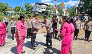 KAPOLRES-NGADA-TEKANKAN-DISIPLIN,-PROFESIONALISME-DAN-PELAYANAN-HUMANIS-SAAT-TATAP-MUKA-DENGAN-PERSONEL-POLSEK-SOA