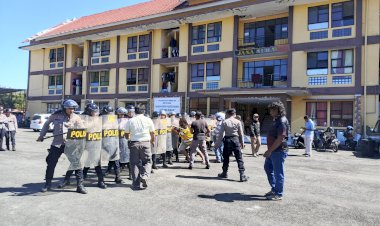 Polres-Ngada-Tingkatkan-Kesiapsiagaan-Personel-melalui-Latihan-Dalmas