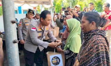 Kapolda-NTT-Salurkan100-Paket-Bantuan-untuk-Warga-Sikka-Pascagempa