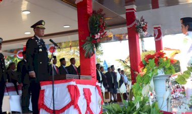 Kapolres-Ngada-Pimpin-Upacara-Penurunan-Bendera-HUT-ke-81-Kemerdekaan-RI-di-Lapangan-Kartini-Bajawa