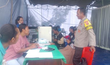 Gerak-Cepat-Pascagempa,-Bhabinkamtibmas-Pantau-Posko-Puskesmas-Marunggela-dan-Berikan-Imbauan-Kamtibmas