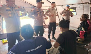 Kapolres-Ngada-Hadirkan-Trauma-Healing-bagi-Pengungsi-Pascagempa-di-Riung