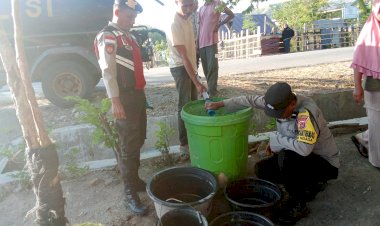 Polsek-Riung-Salurkan-5.000-Liter-Air-Bersih-untuk-Warga-Terdampak-Gempa