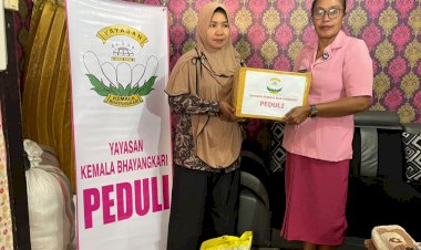 Yayasan-Kemala-Bhayangkari-Cabang-Ngada-Peduli-Korban-Gempa,-Salurkan-Bantuan-kepada-Anggota-Terdampak-‎