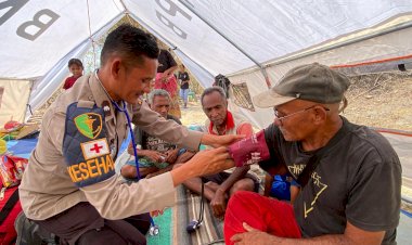 Sembuhkan-Luka,-Pulihkan-Senyum:-Polres-Ngada-Hadir-di-Tengah-Pengungsi-Gempa-Riung