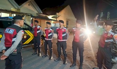 MALAM-TAK-MENYURUTKAN-LANGKAH,-SAT-SAMAPTA-POLRES-NGADA-HADIR-MENJAGA-WARGA-NGADA-PASCA-BENCANA