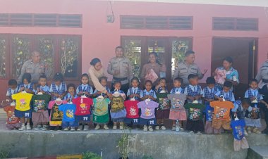 Pulihkan-Senyum-Anak-Pascagempa,-Polres-Ngada-Hadir-melalui-Trauma-Healing-di-TK-Boameze
