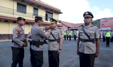 POLRES-NGADA-GELAR-SERTIJAB-WAKAPOLRES-DAN-PS.-KABAGREN,-KAPOLRES:-PENGABDIAN-HARUS-TERUS-BERLANJUT