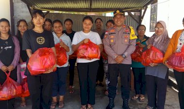 Wujud-Kepedulian-Polri-Pascagempa,-Polres-Ngada-Salurkan-Bantuan-untuk-Ibu-Hamil-di-Aimere-‎