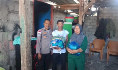 Ringankan-Beban-Warga-Pascagempa,-Bhabinkamtibmas-Kezewea-Hadir-Salurkan-Bantuan-di-Maumbawa-‎