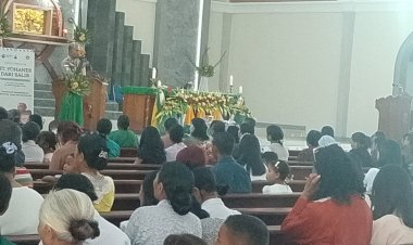 Minggu-Kasih-Polres-Ngada,-Kasat-Lantas-Ajak-Umat-Gereja-St.-Yosef-Bajawa-Tertib-Berlalu-Lintas