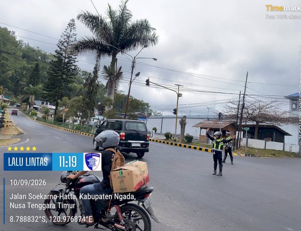 SAAT AKTIVITAS KOTA MENINGKAT, POLRES NGADA MELALUI SATUAN LALU LINTAS HADIR MENJAGA KESELAMATAN MASYARAKAT ‎
