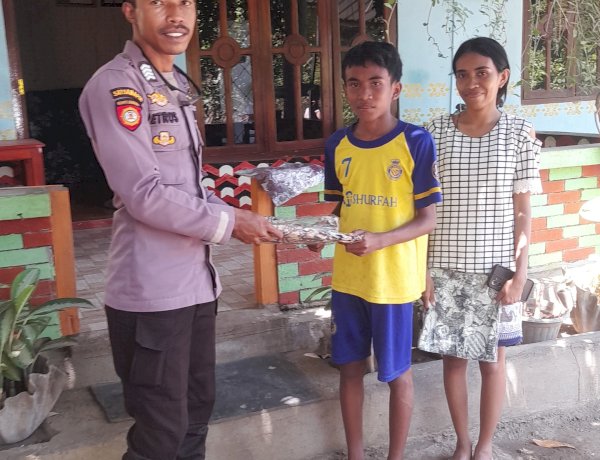 Wujud Kepedulian Polri, Polres Ngada Salurkan Bantuan bagi Warga Terdampak Gempa di Aimere
