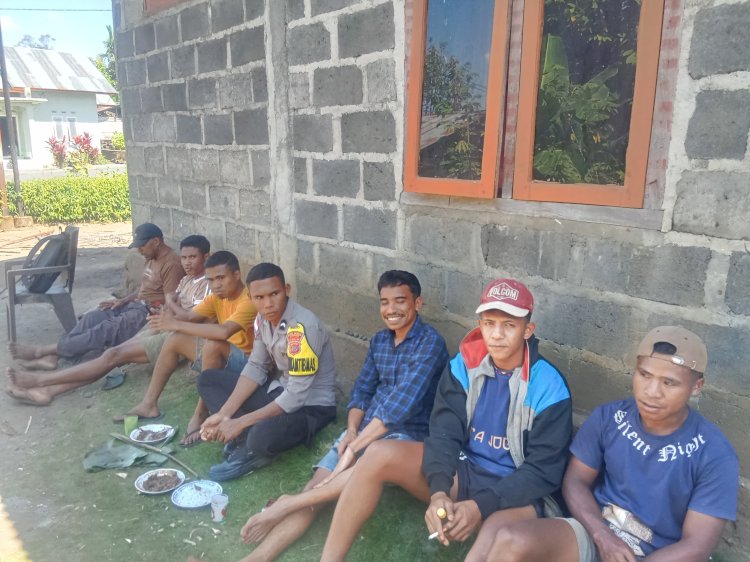 Guna menjaga situasi Kamtibmas yang aman dan Kondusif, Bhabinkamtibmas Desa Tarawali Intensifkan Patroli dan Sambang