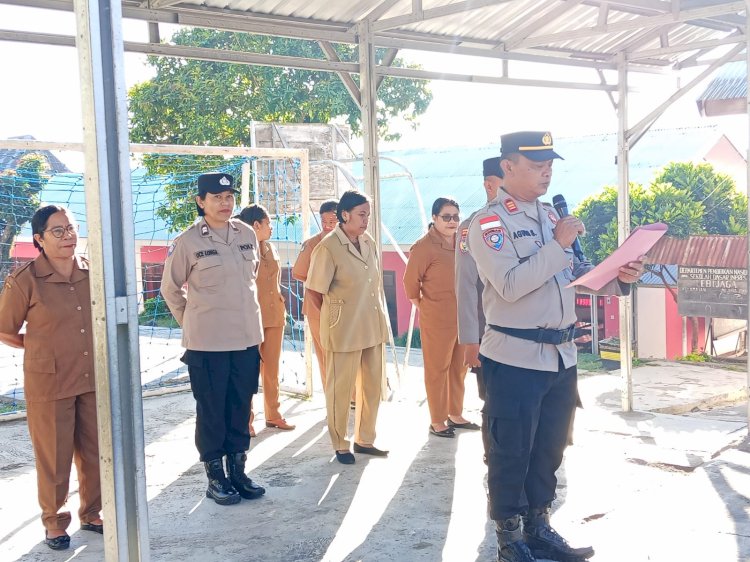 Tanamkan Karakter dan Cinta Tanah Air, Kasat Binmas Polres Ngada Pimpin Upacara Bendera di SDI Lebijaga