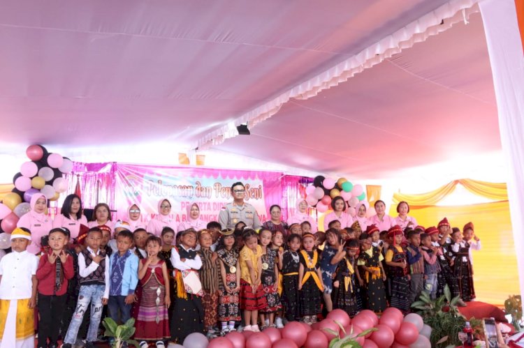 Kapolres Ngada hadiri Pelepasan dan Pentas Seni Peserta Didik TK Kemala Bhayangkari 08 Bajawa