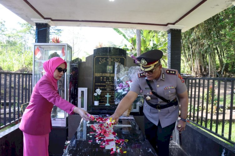 Penghormatan kepada Pejuang, Polres Ngada Gelar Ziarah Makam Alm. Bonefasius Jawa Sambut Hari Bhayangkara ke-80