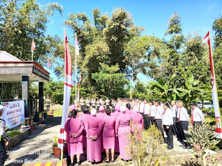 Penghormatan kepada Pejuang, Polres Ngada Gelar Ziarah Makam Alm. Bonefasius Jawa Sambut Hari Bhayangkara ke-80