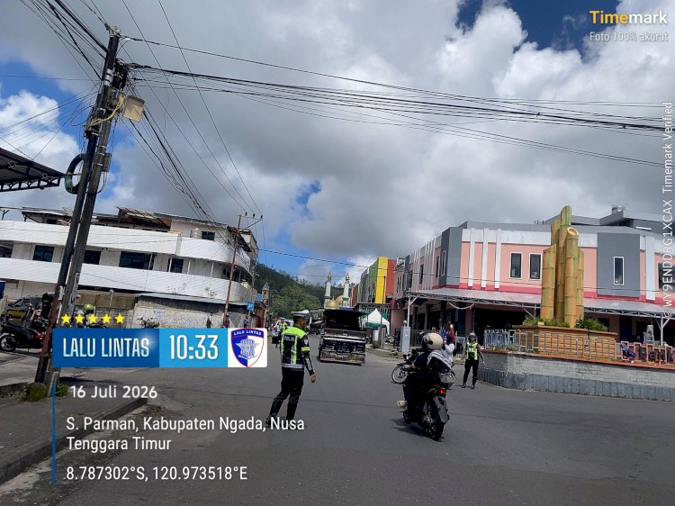 SATLANTAS POLRES NGADA LAKSANAKAN PATROLI DAN PENGATURAN LALU LINTAS, WUJUDKAN KAMSELTIBCARLANTAS YANG KONDUSIF DI KOTA BAJAWA