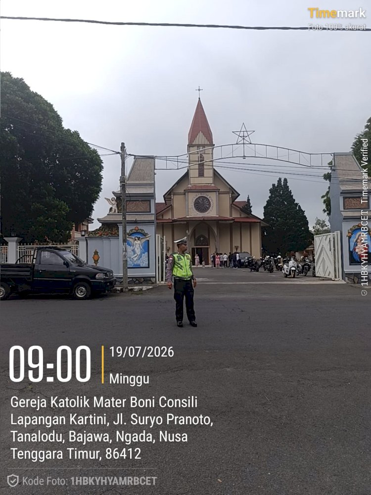 SATLANTAS POLRES NGADA LAKSANAKAN PENGAMANAN MISA MINGGUAN DI GEREJA MBC BAJAWA, WUJUDKAN KAMSELTIBCAR LANTAS YANG AMAN DAN KONDUSIF