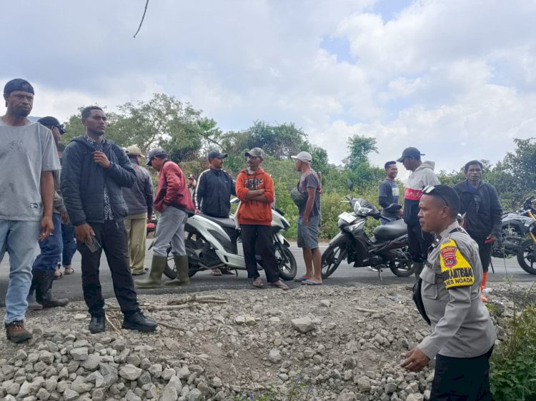 Bhabinkamtibmas Desa Kezewea Sambangi Warga Ekomawo, Ajak Jaga Kamtibmas Secara Bersama