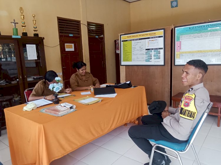 Bhabinkamtibmas Desa Tarawali Laksanakan Sambang Warga dan SMK St. Yosep So’a, Ajak Wujudkan Kamtibmas yang Aman dan Kondusif