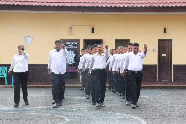 Polres Ngada Gelar Latihan PBB Rutin untuk Meningkatkan Kemampuan dan Disiplin Personel