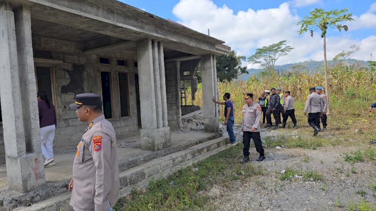 Polres Ngada Intensif Lakukan Pemantauan Dampak Gempa Bumi, Wakapolres Tinjau Rumah Warga Terdampak di Bobou ‎