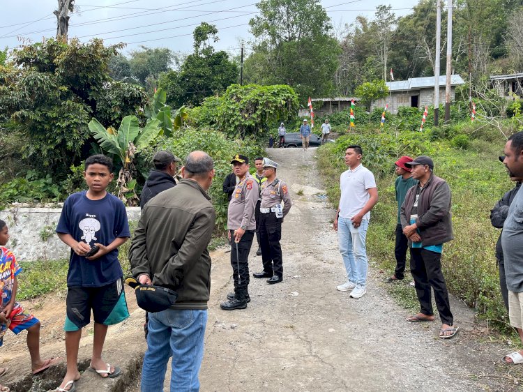Kapolres Ngada Bersama Bupati Tinjau Langsung Lokasi Terdampak Gempa di Desa Sobo II
