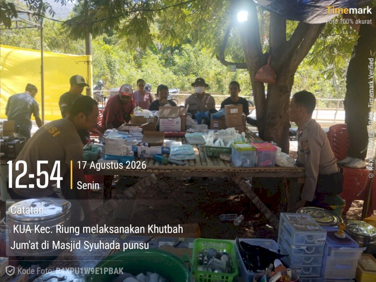 Polsek Riung Bantu Pembangunan Tenda Darurat untuk Pasien Pascagempa ‎