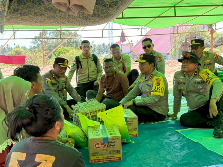 Kapolda NTT Hadirkan Kepedulian, Tinjau Langsung Warga Terdampak Gempa di Kabupaten Ngada