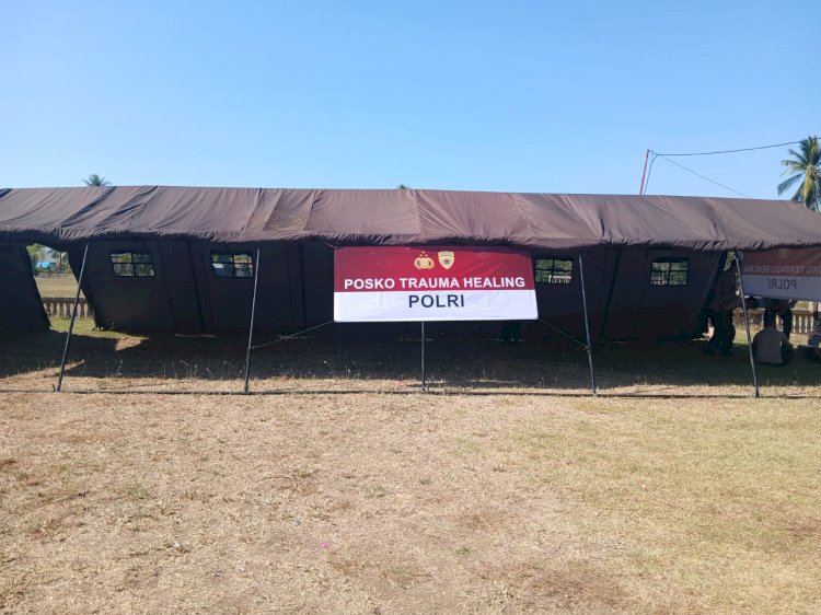 Polres Ngada bersama Brimob BKO  Dirikan Tenda Posko Pengungsian bagi Warga Terdampak Gempa di Tadho Tengah