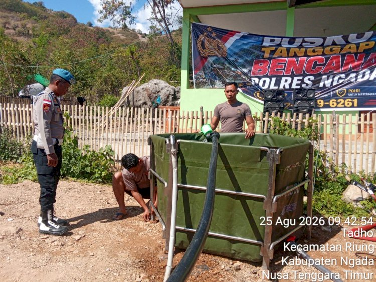 Polres Ngada Pastikan Ketersediaan Air Siap Minum bagi Pengungsi Pascagempa di Tadho