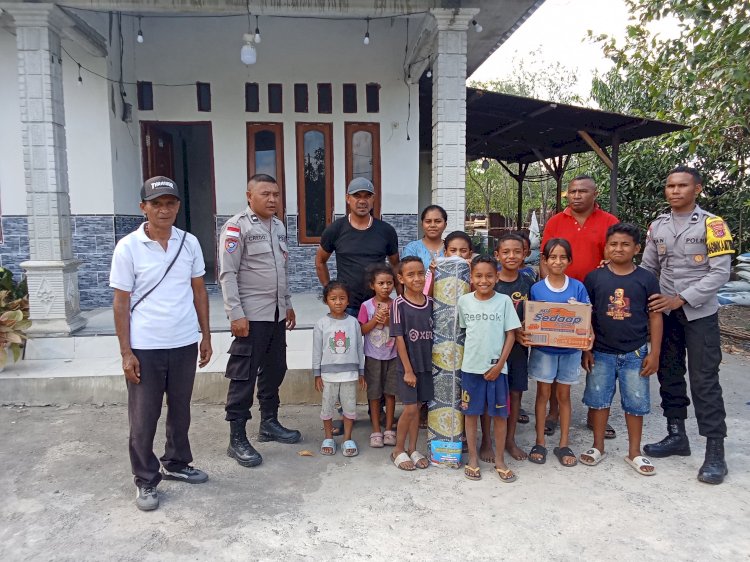DARI TANGAN POLISI HARAPAN KEMBALI MENYALA, POLRES NGADA SALURKAN BANTUAN KAPOLDA NTT UNTUK WARGA TERDAMPAK GEMPA DI SOA ‎
