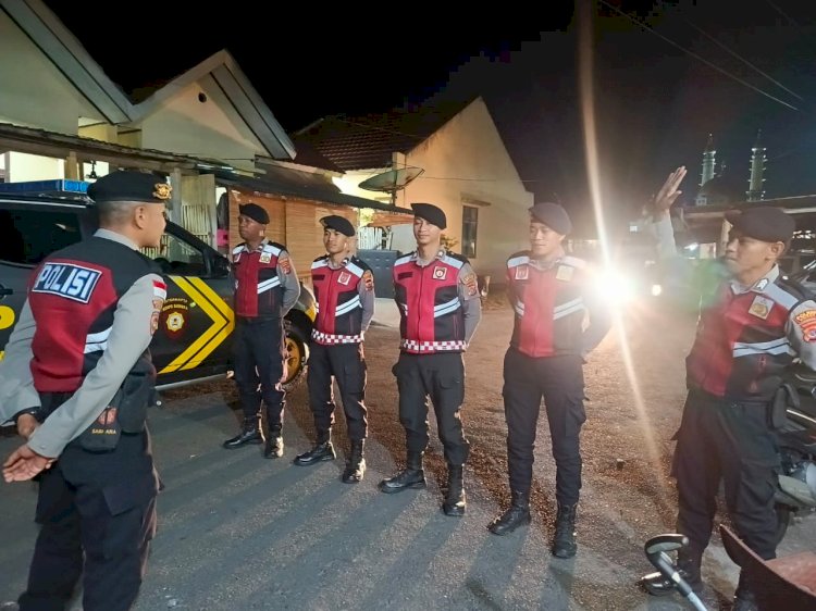 MALAM TAK MENYURUTKAN LANGKAH, SAT SAMAPTA POLRES NGADA HADIR MENJAGA WARGA NGADA PASCA BENCANA