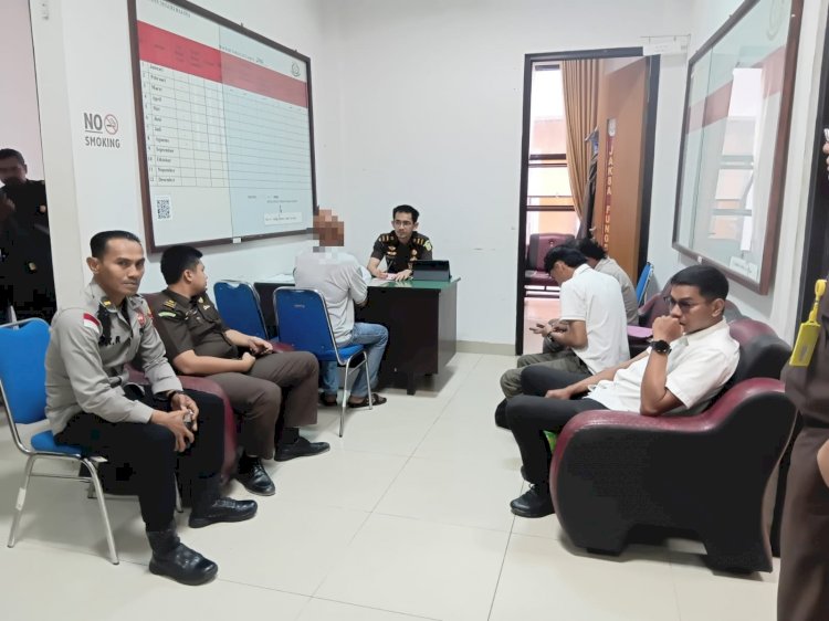 BBM BERSUBSIDI HARUS DIGUNAKAN SESUAI PERUNTUKANNYA, POLRES NGADA MENYERAHKAN TERSANGKA DAN BARANG BUKTI KEPADA KEJAKSAAN ‎