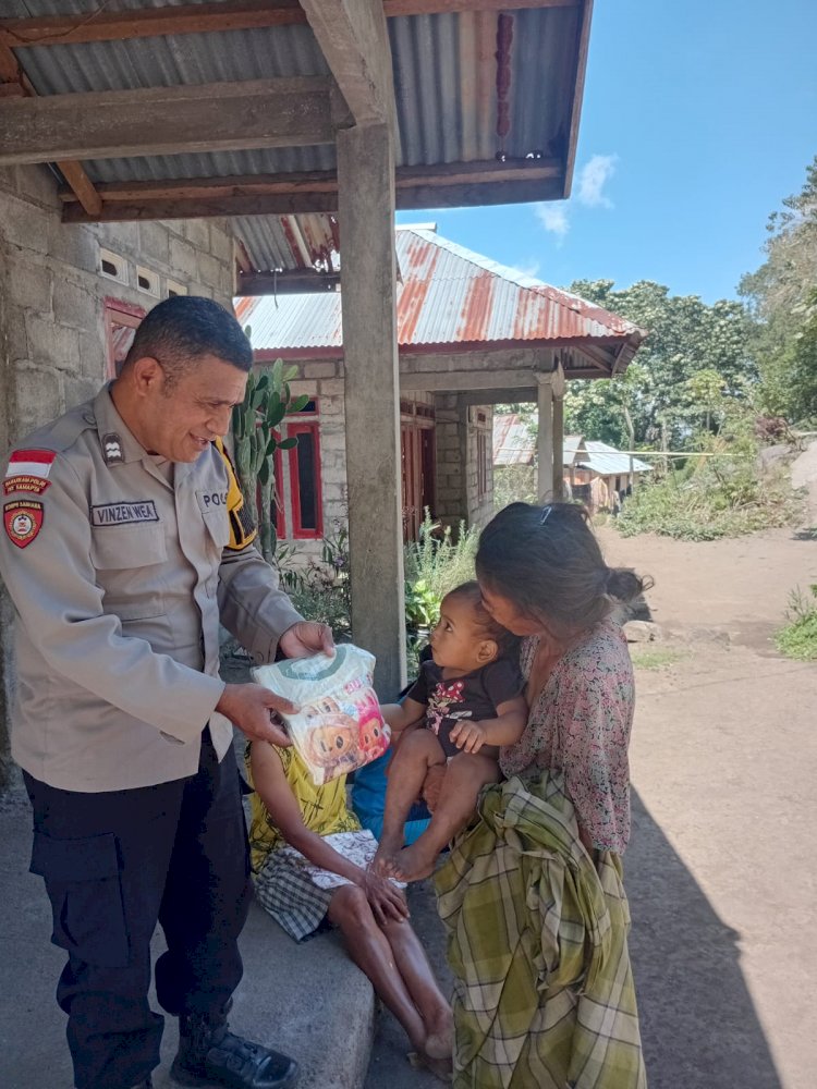 Polri polres Ngada Hadir di Tengah Warga Terdampak Gempa, Berikan Bantuan dan Imbauan Kamtibmas