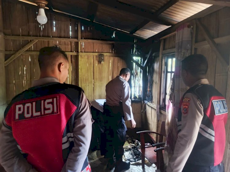 Patroli Respons Cepat, Sat Samapta Polres Ngada Bersama Warga Padamkan Kebakaran di Bomanu