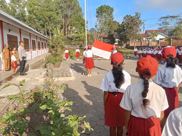 Sat Binmas Polres Ngada Sampaikan Pesan Disiplin dan Kepedulian di SDN Watutura
